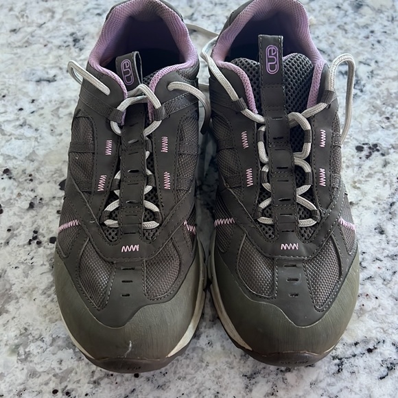 Environmentally Neutral Design Stumptown 100Z sneakers - Picture 5 of 6